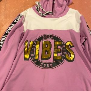 This is a nice pull over hoodie for winter/spring.